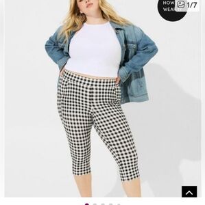 Torrid Pedal Pusher Pocket Legging